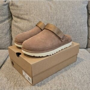 UGG Goldenstar Clogs Size 8.5 NWOT